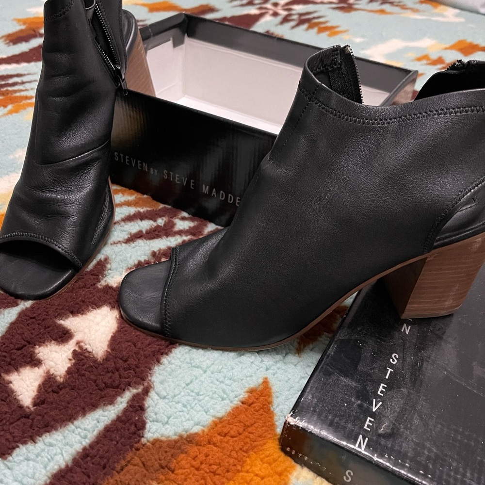 Steve Madden peep toe booties